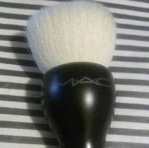 **SOLD**Mac 186 Brush 100%Authentic